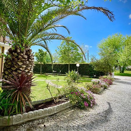 Bed&Breakfast Villa Lorena Forte dei Marmi Exteriör bild