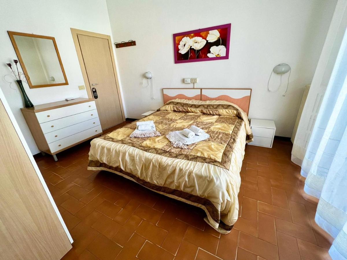 Bed&Breakfast Villa Lorena Forte dei Marmi Exteriör bild